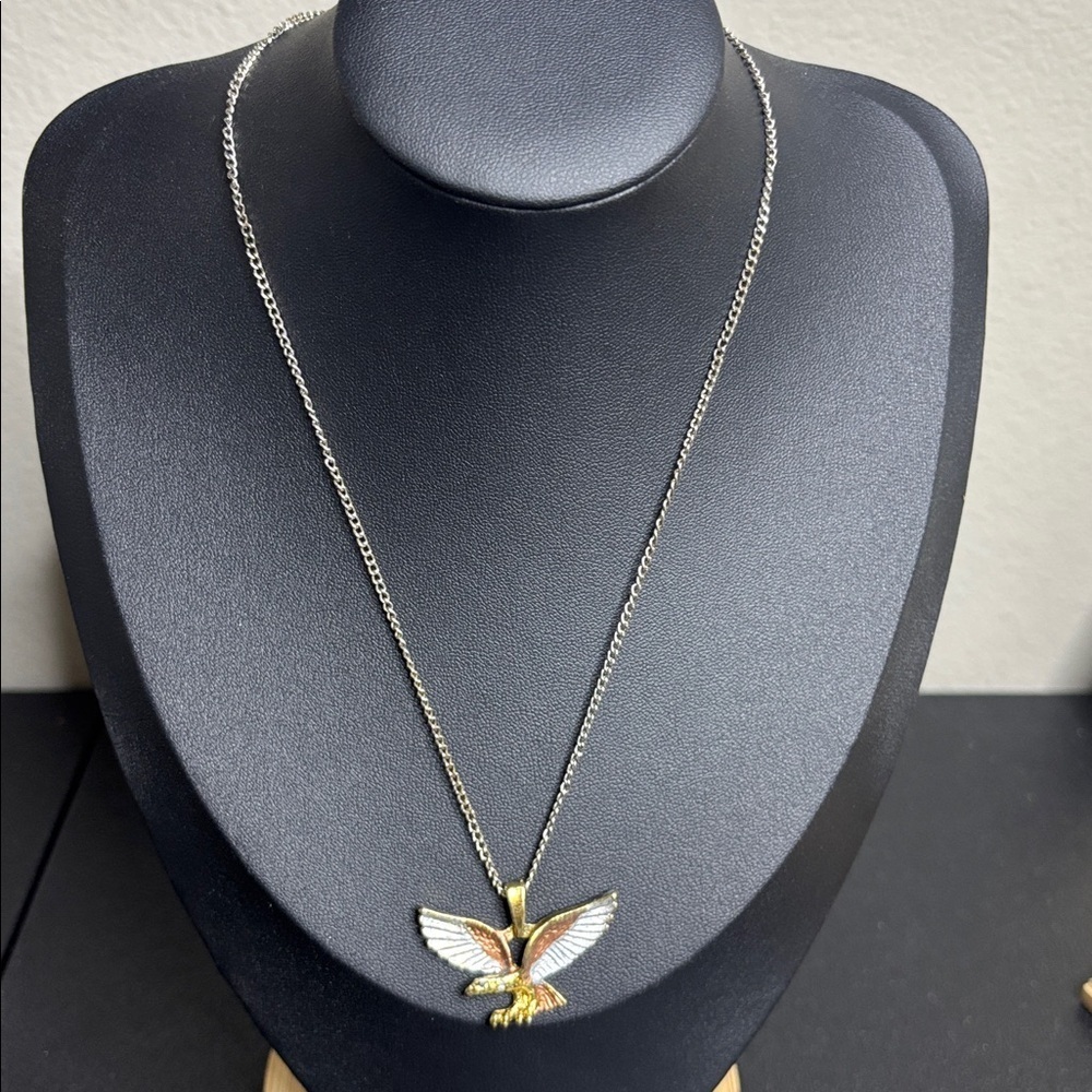 Vintage Enamel Gold Tone Eagle Pendant on Silver Tone Chain Necklace Jewelry